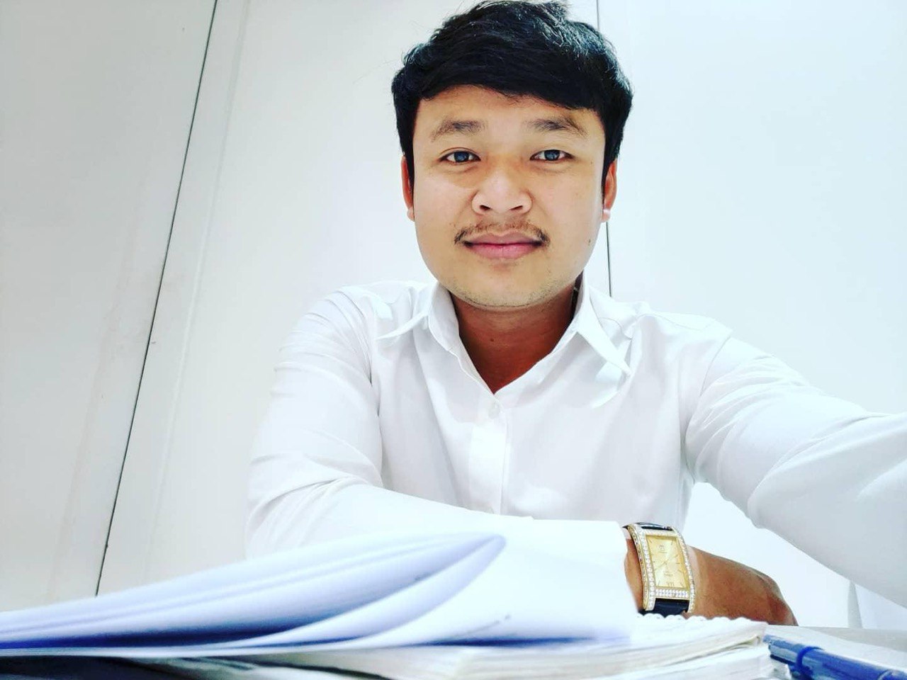 សាលាភាសាអង់គ្លេស-ភ្នំស្រុក (ហវ៉ាន់ វុទ្ធី) Logo